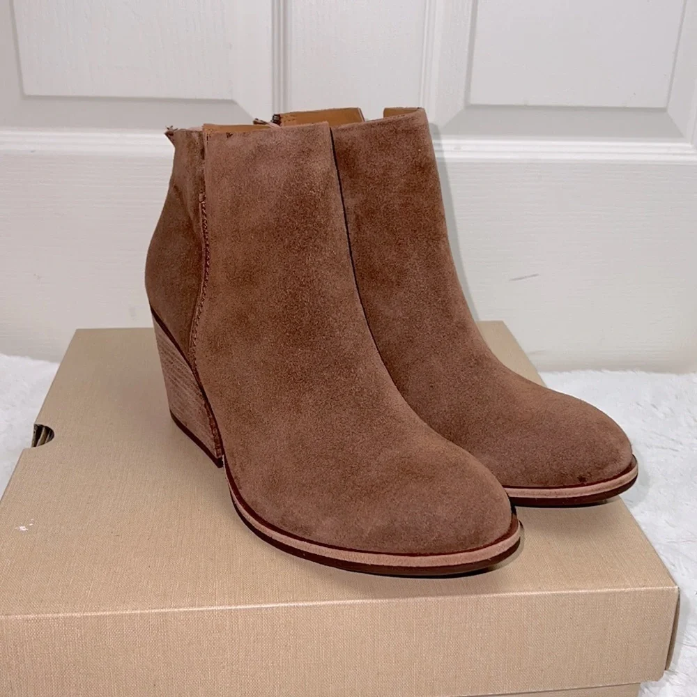 Kork-Ease Suede Leather Chandra Bootie Chunky Heel Boot Tan Brown Sz 9.5, NIB